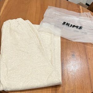 SKIMS Soft Cream Lounge Pants sweat pants